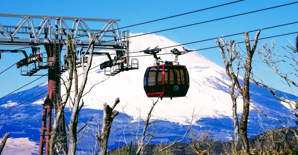 大涌谷からみた箱根ロープウェイ